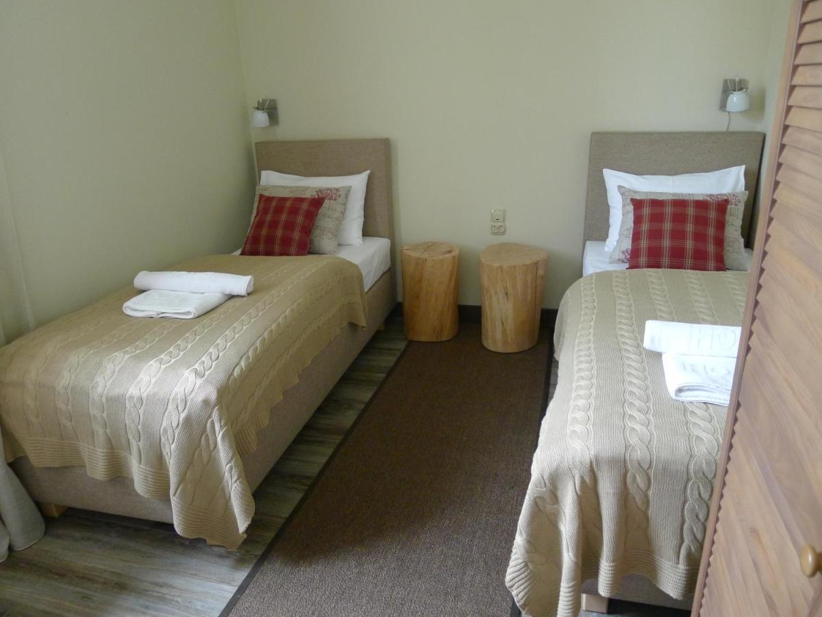 Dom Mlynarza Hotel Zukczyn ภายนอก รูปภาพ