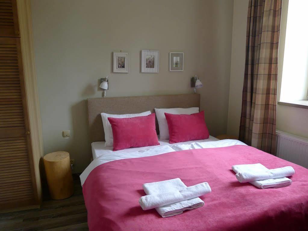 Dom Mlynarza Hotel Zukczyn ภายนอก รูปภาพ