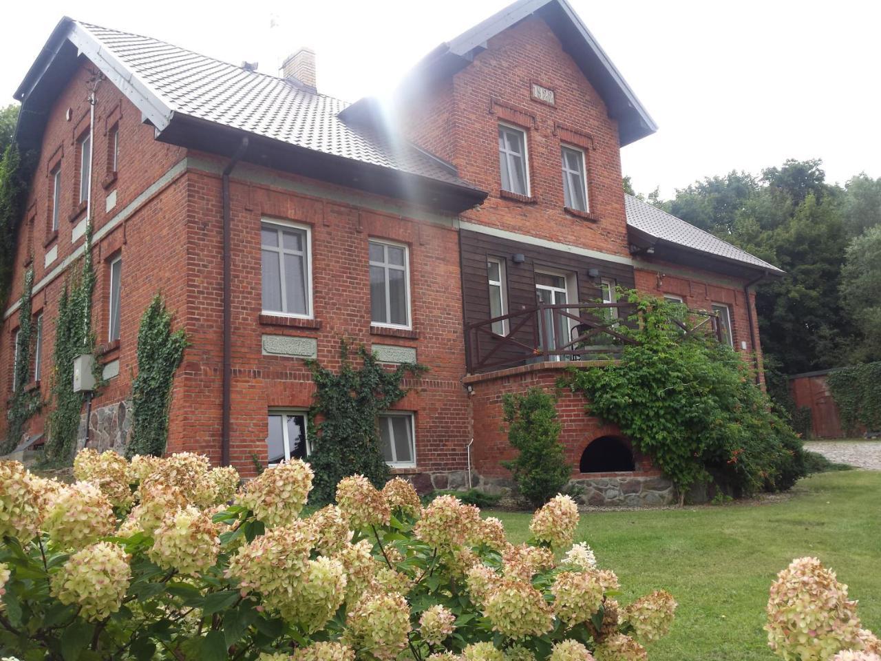 Dom Mlynarza Hotel Zukczyn ภายนอก รูปภาพ